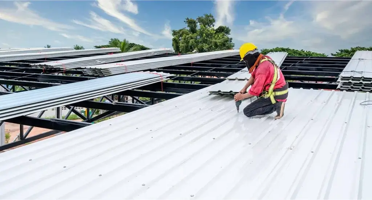 Commercial flat roof installation in Baton Rouge